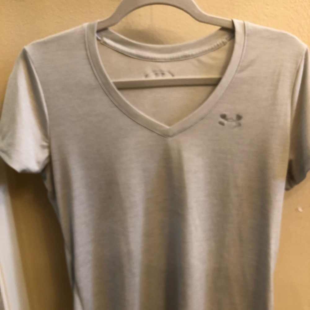 M Under Armour TShirt